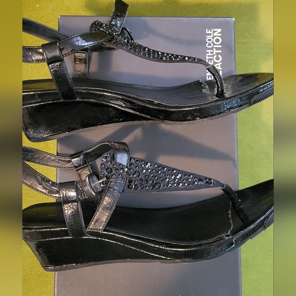Kenneth Cole Reaction Wedge Sandals - Picture 3 of 4